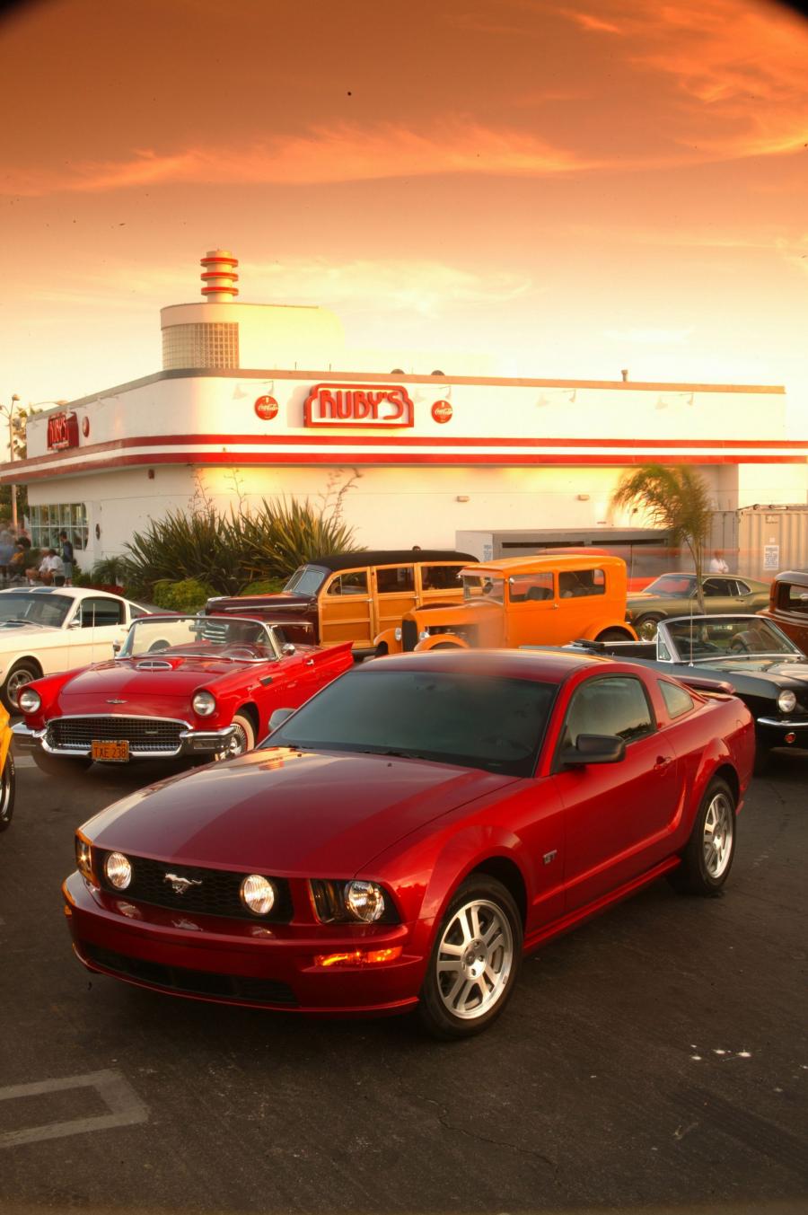  Ford Mustang GT 2005 года  (фото 117 из 209)